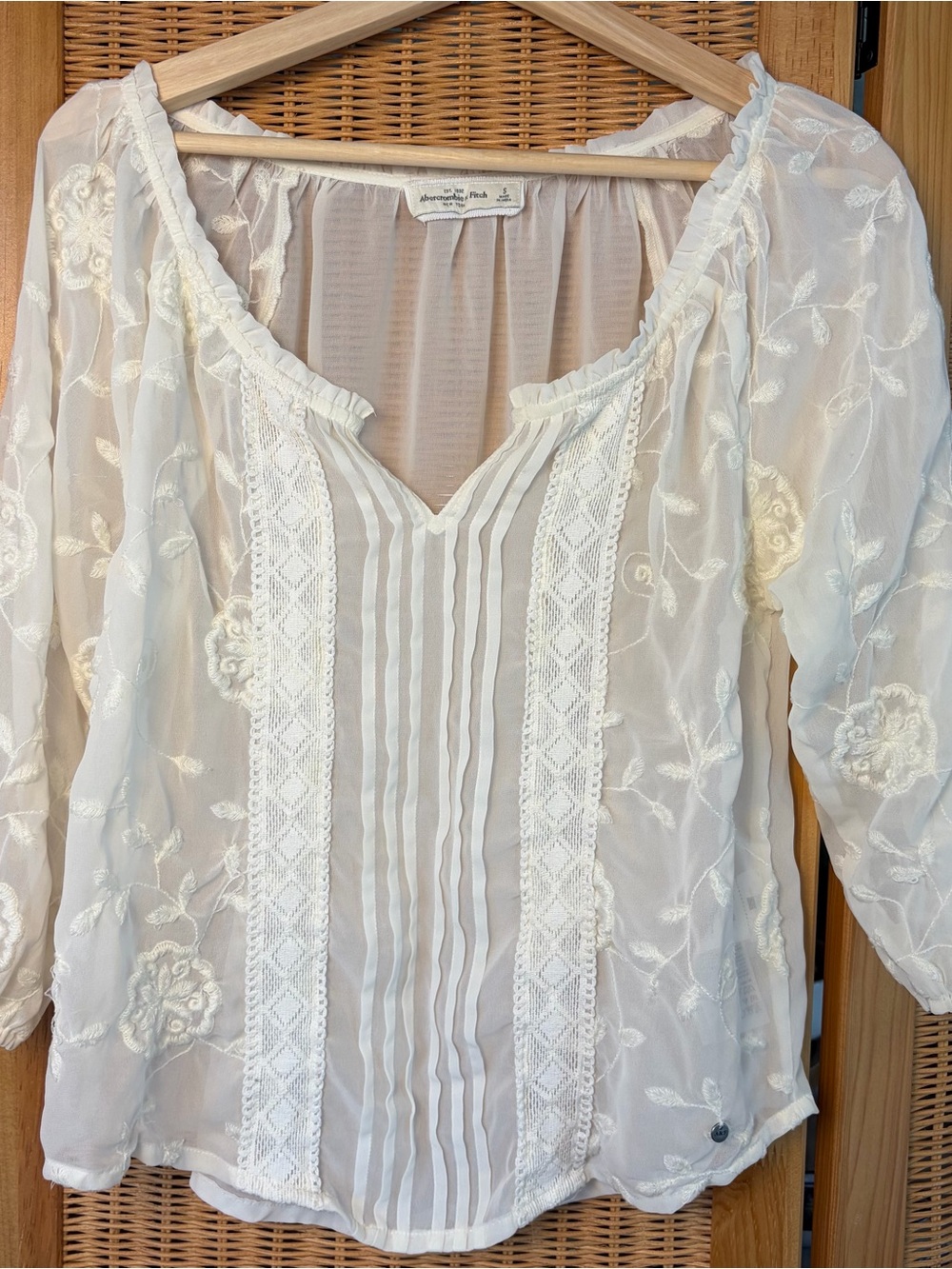 Abercrombie & Fitch Ivory Embroidered Sheer Peasant Blouse sz small